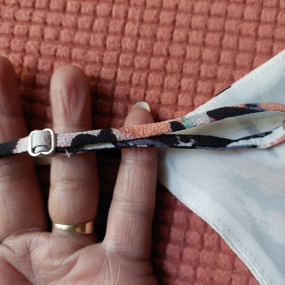 Fourteenth Place Sleeveless Lined Top. Size Medium - Picture 5 of 7